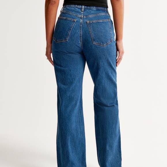 Abercrombie Curve Love High Rise 90s Relaxed Jean - Picture 2 of 4